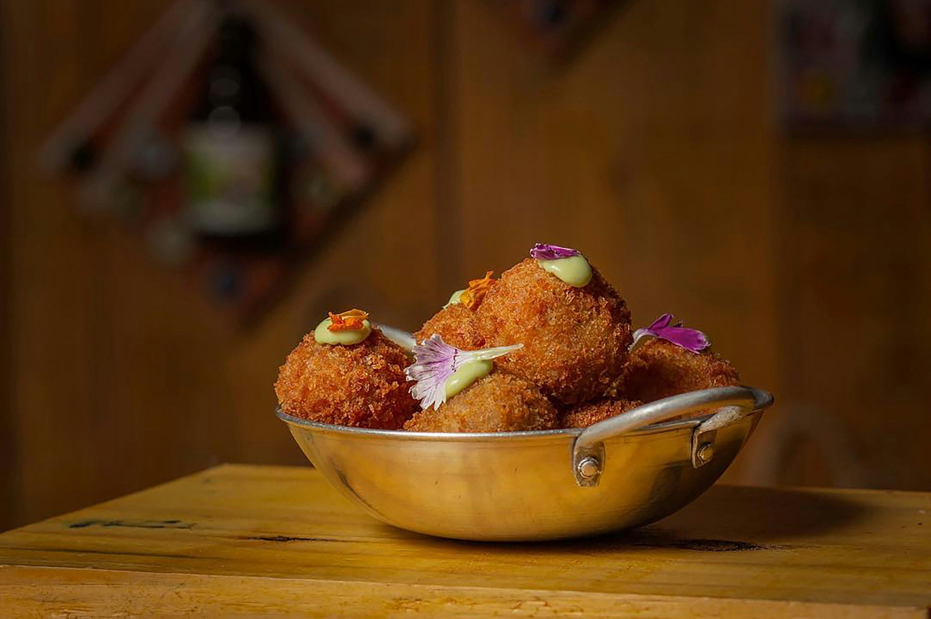 Συνταγή ψαροκεφτέδων που φέρνει το καλοκαίρι στο πιάτο σας