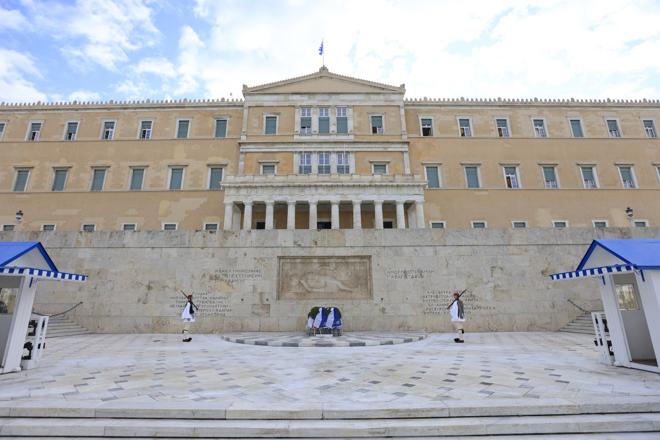 Επικριτικά πυρά κατά της κυβέρνησης για την τροπολογία του Αγνώστου Στρατιώτη