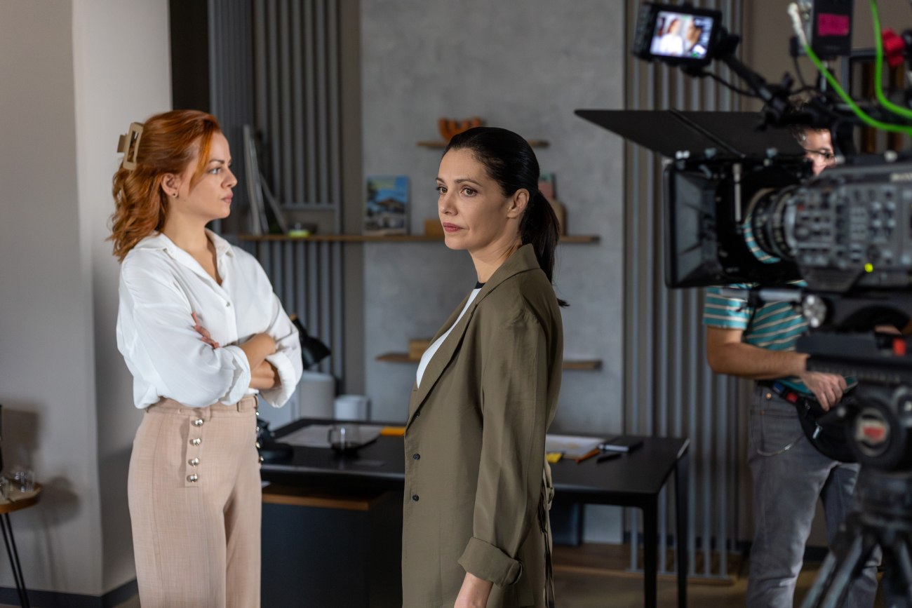 Μια νύχτα μόνο: Νέες backstage φωτογραφίες πριν την πρεμιέρα της σειράς