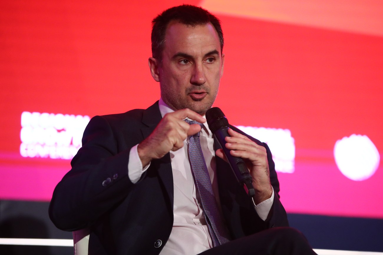 Χαρίτσης από Πάτρα: Επικρίσεις κατά της κυβέρνησης Μητσοτάκη για πατριδοκαπηλία και εθνικισμό