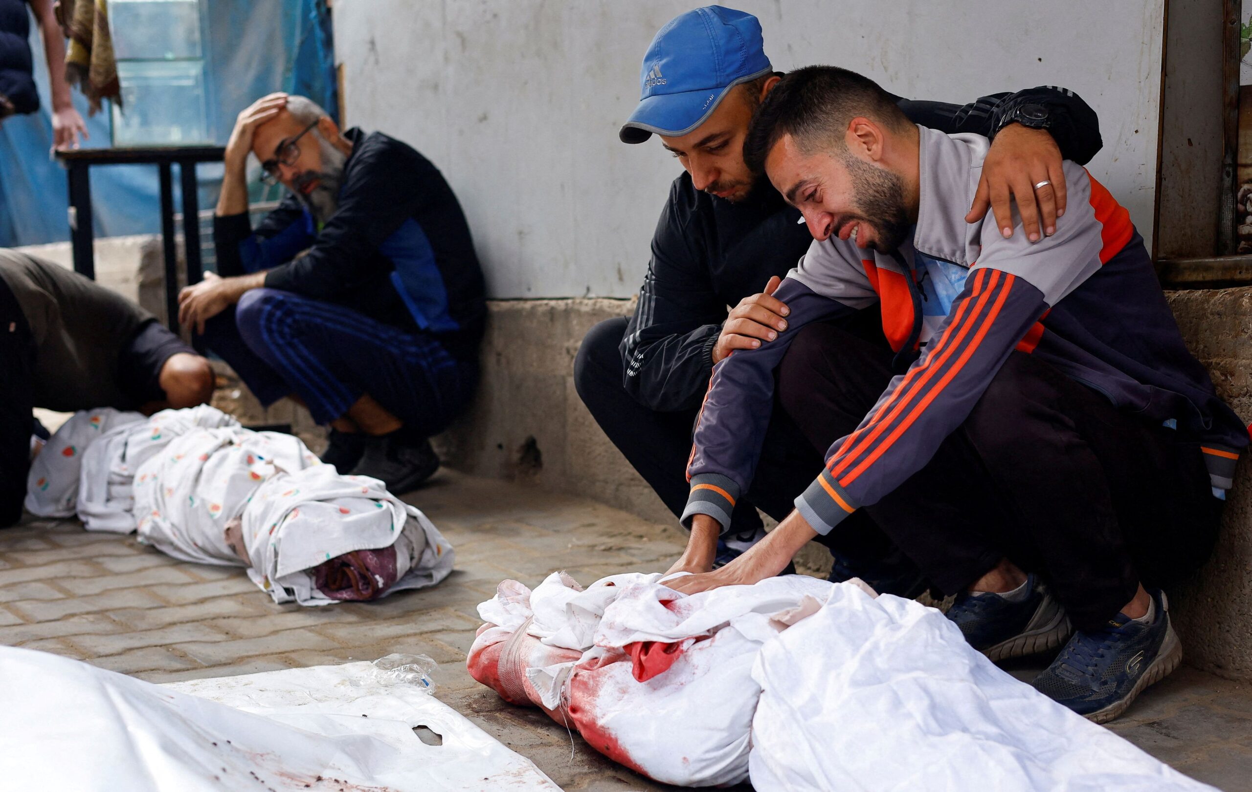 Γάζα: Κάλεσμα της Κομισιόν για σεβασμό της κατάπαυσης του πυρός μετά τη σφαγή με 104 θύματα