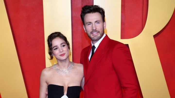 Κρις Έβανς: Ο Captain America καλωσόρισε την κόρη του με την Άλμπα Μπαπτίστα