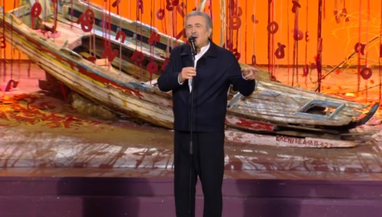 Η επιστροφή του Λάκη Λαζόπουλου με το Αλ Τσαντίρι Νιούζ και καρφιά για τον Μητσοτάκη