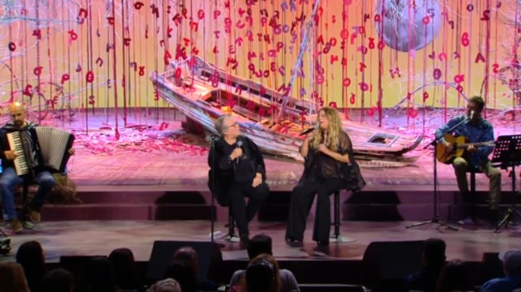 Δύο εξαιρετικές ερμηνεύτριες στην πρεμιέρα του Αλ Τσαντίρι Νιούζ: Ο Λάκης Λαζόπουλος υποδέχεται τη Δήμητρα Γαλάνη και την Ελένη Τσαλιγοπούλου