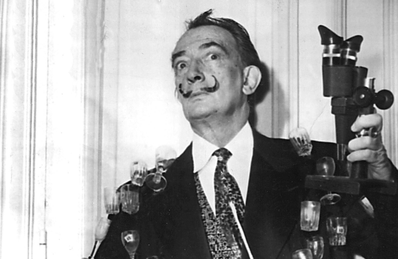 Swirling Sea Necklace: Το κολιέ που αποτυπώνει τον σουρεαλισμό του Σαλβαδόρ Νταλί πωλήθηκε σε ρεκόρ