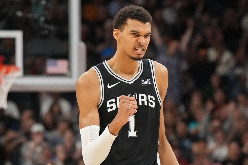 Ο Γουεμπανιάμα εν πτήσει