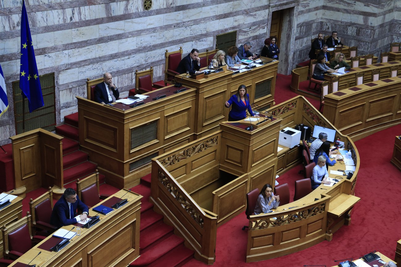 Οργή της Όλγας Δάλλα κατά Κωνσταντοπούλου και Καραναστάση για απουσία στη Βουλή