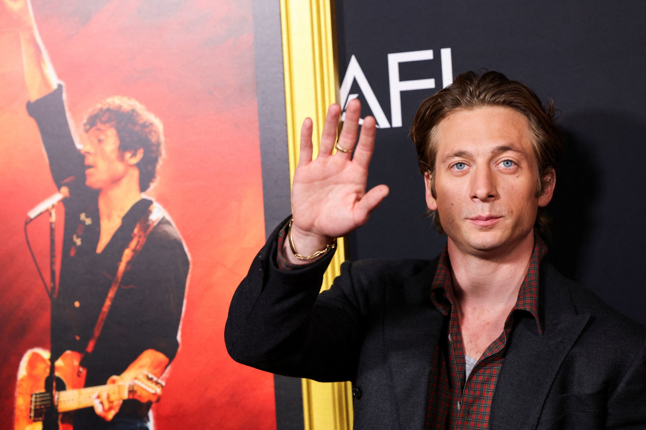 Ποτέ δεν είναι αργά: Ο Τζέρεμι Άλεν Γουάιτ αποφοίτησε από το λύκειο στα 34 του χρόνια, χάρη στη σειρά The Bear