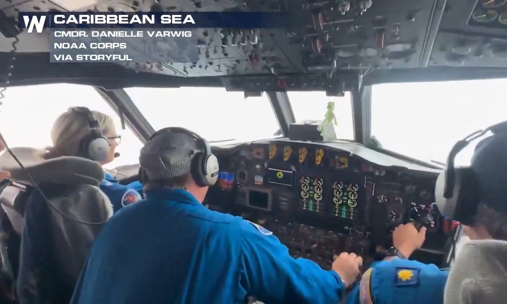 Στο μάτι του τυφώνα Μελίσα: Ακατάπαυστες αναταράξεις που προκαλούν τρόμο – Βίντεο από το κόκπιτ της ΝΟΑΑ