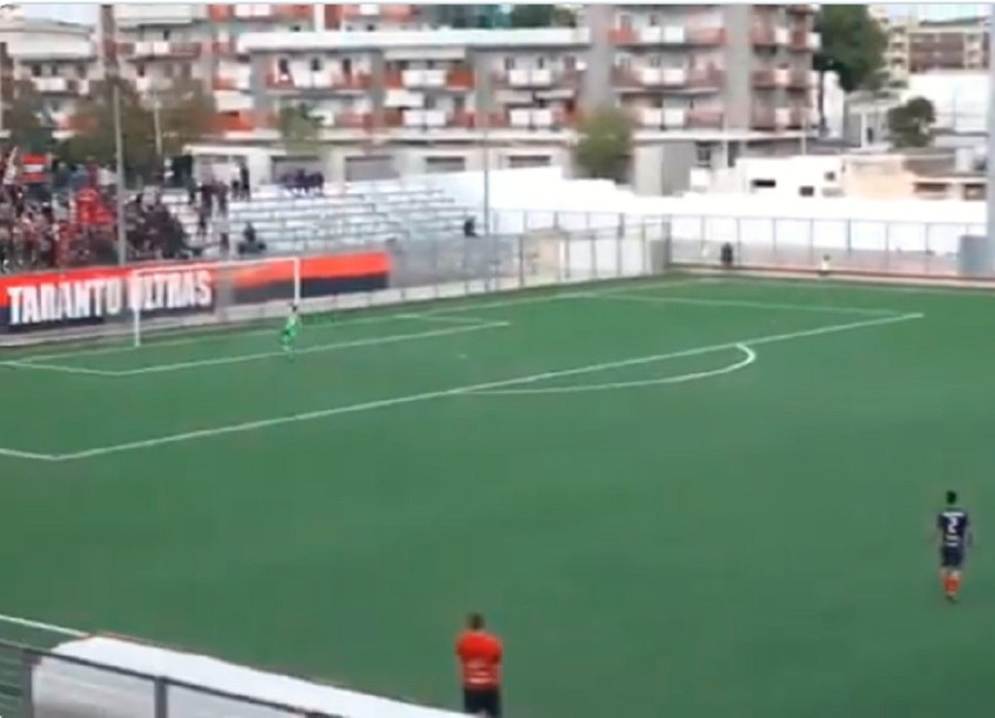 Απίστευτο γκολ στην Ιταλία: Ένας παίκτης σκόραρε από τη σέντρα για fair play! (βίντεο)