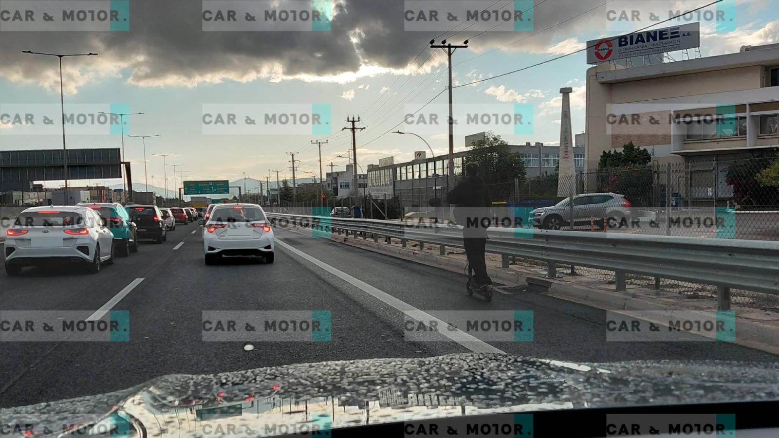 Εθνική Αθηνών-Θεσσαλονίκης: Θρασύς οδηγός κινείται με ηλεκτρικό πατίνι χωρίς κράνος, πάνω στη ΛΕΑ