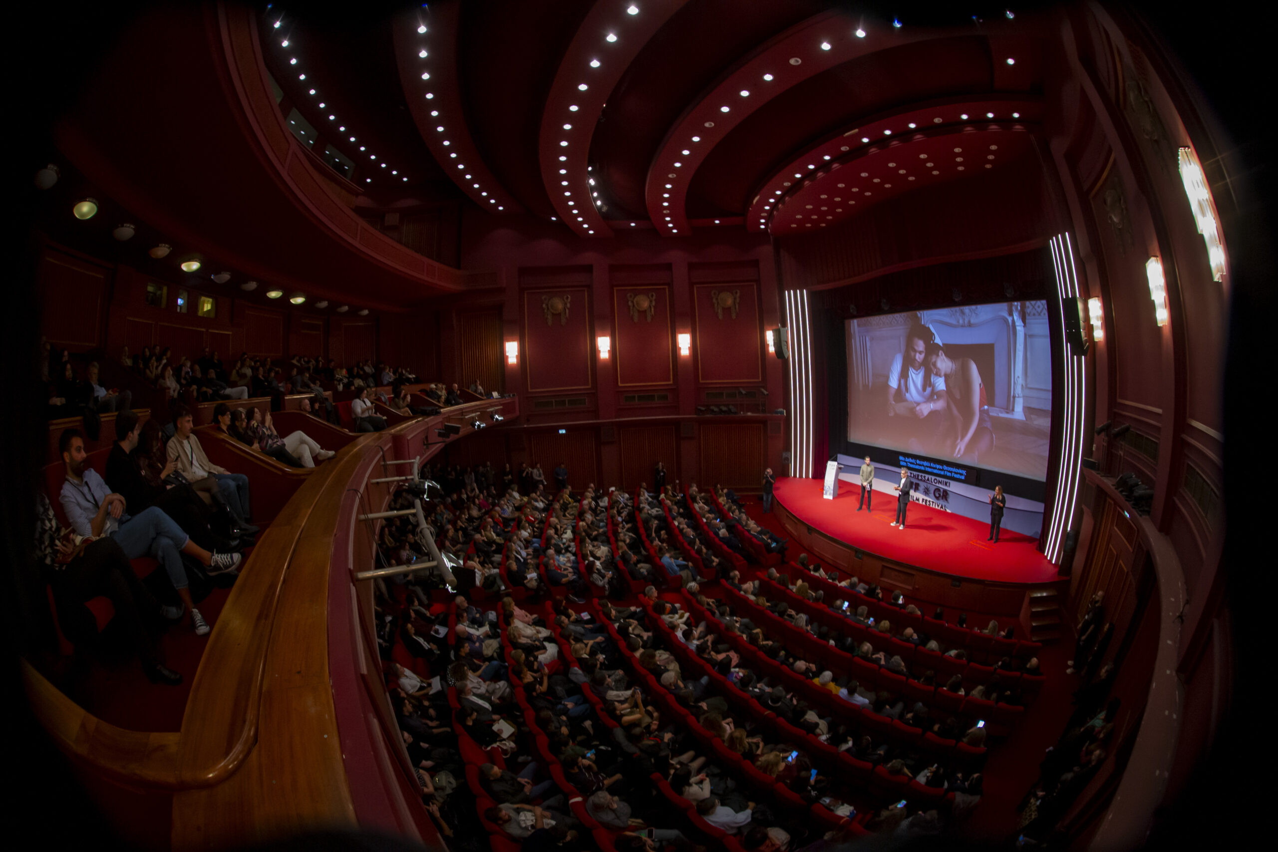 Μαγευτική η τελετή έναρξης του 66ου Φεστιβάλ Κινηματογράφου Θεσσαλονίκης: Παρούσα η Ίντια Μουρ – Όσα είπαν οι επίτιμοι καλεσμένοι