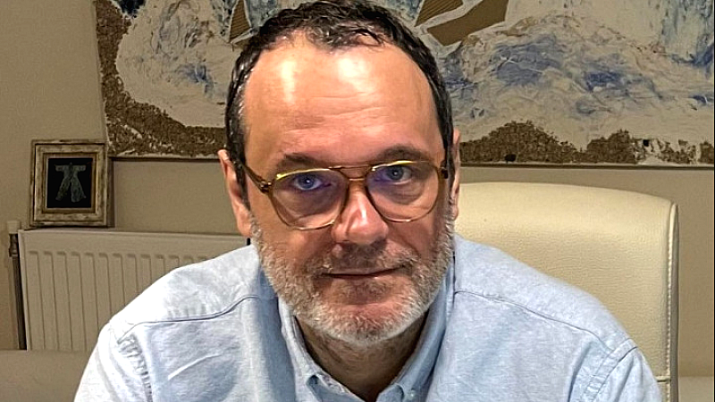 Ο Βασίλης Καΐκας: Ο βιολόγος που φέρνει τη γνώση σε όλη την Ελλάδα με δωρεάν ψηφιακά μαθήματα