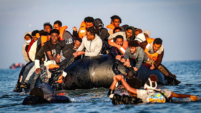 Μειωμένες οι μεταναστευτικές ροές προς τις ανεπτυγμένες χώρες το 2024 σύμφωνα με τον ΟΟΣΑ