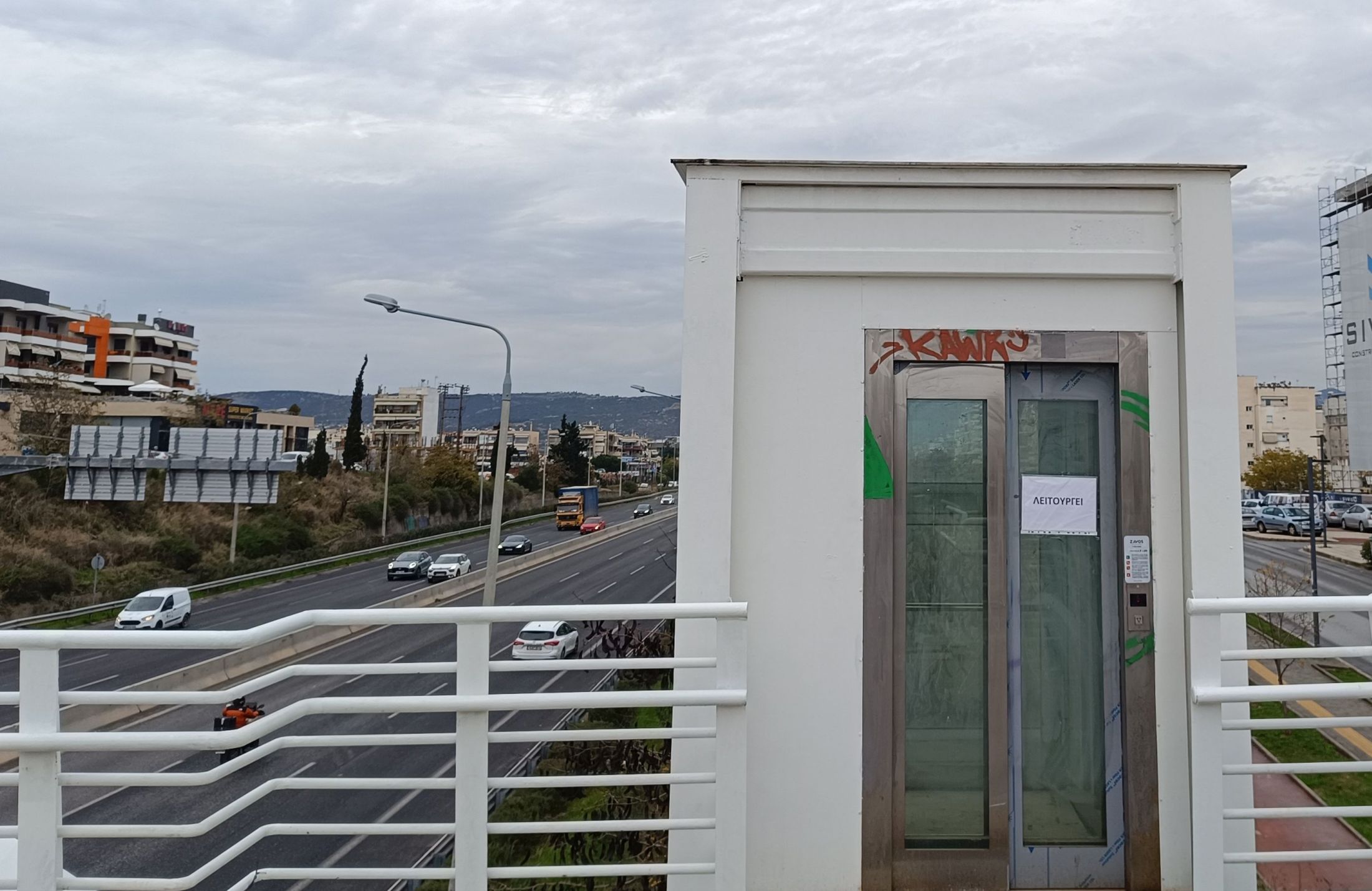 Δήμος Κορδελιού – Ευόσμου: Τέθηκε σε λειτουργία ο ανελκυστήρας στην πεζογέφυρα στην Περιφερειακή Οδό