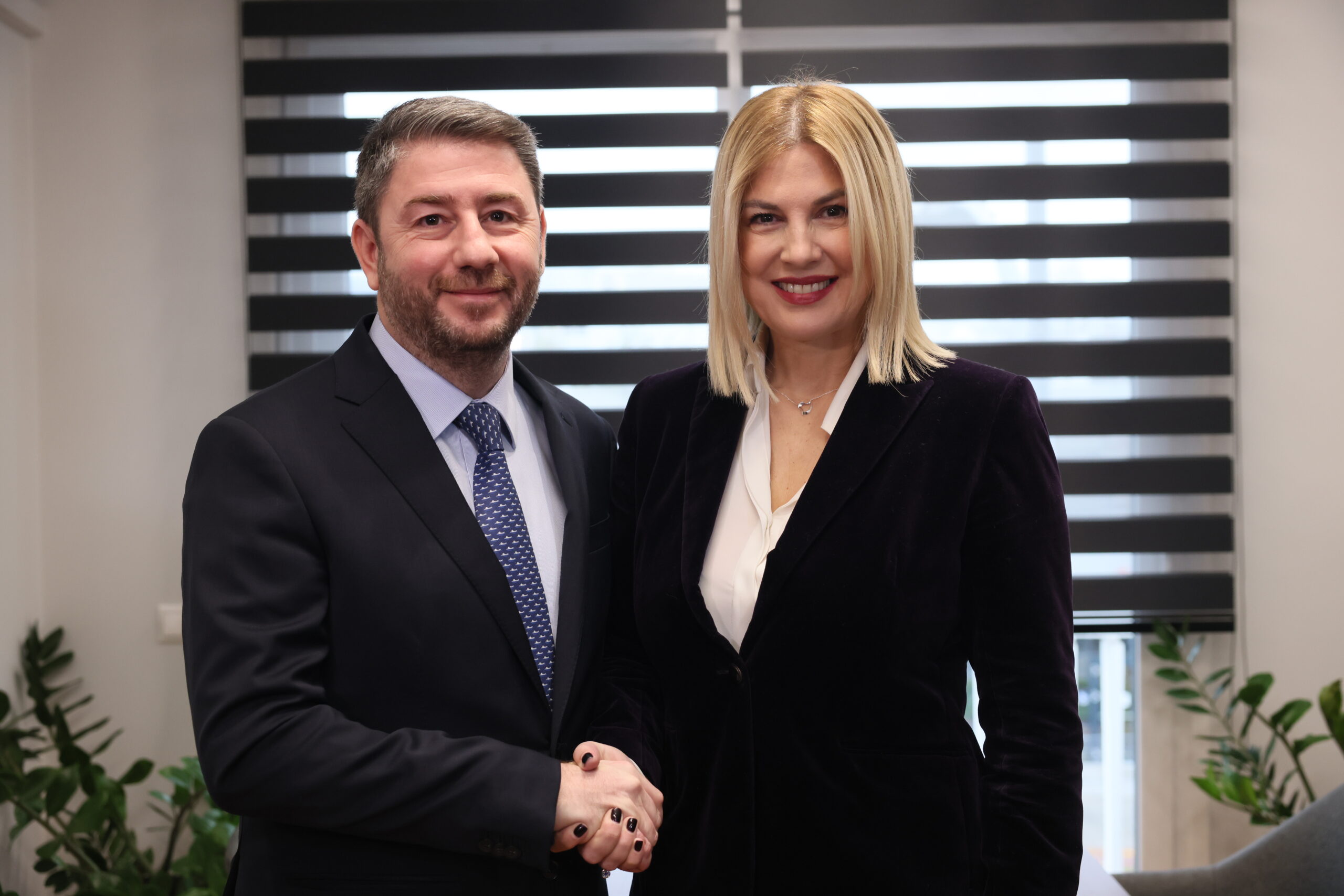 Φωτιά άναψε η Θρασκιά για διάλογο ΠΑΣΟΚ-Τσίπρα: «Ατζέντα “Τσιπρολογία” έχει η Κυβέρνηση», απαντά η Χ. Τρικούπη στις αιχμές Μαρινάκη