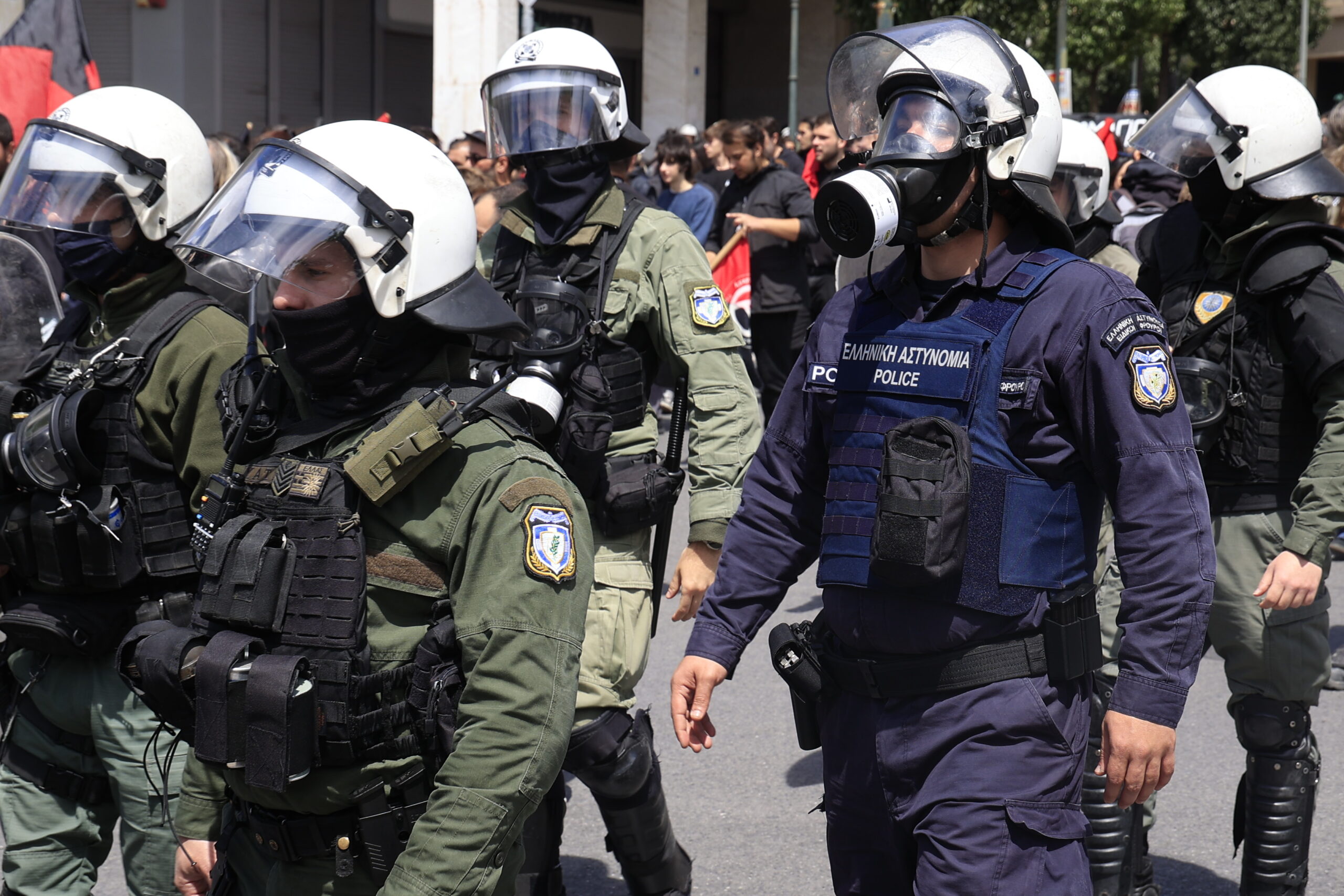 Εξάρχεια: Οργή για βίντεο με ΜΑΤ να επιτίθενται σε θαμώνες – Χτύπησαν γυναίκα με προσθετικό μέλος (ΒΙΝΤΕΟ)