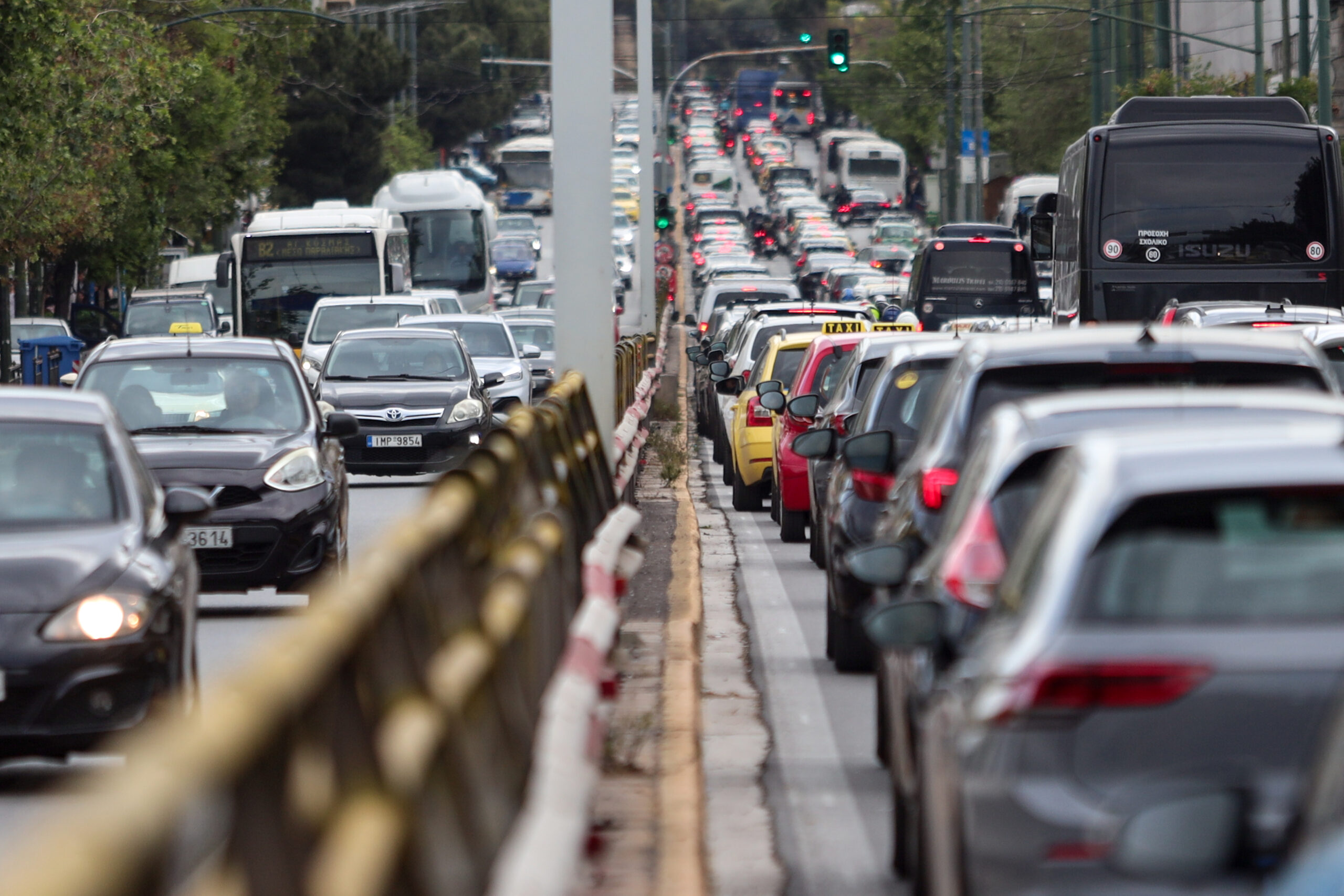 Χάος στους δρόμους της Θεσσαλονίκης: Μεγάλα μποτιλιαρίσματα στον Περιφερειακό και στο κέντρο της πόλης