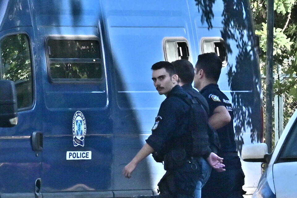 Δολοφονία Κυριακής Γρίβα: Ελεύθερος ο αστυνομικός που της είπε “το περιπολικό δεν είναι ταξί” – «Έπραξα το καθήκον μου», υποστηρίζει