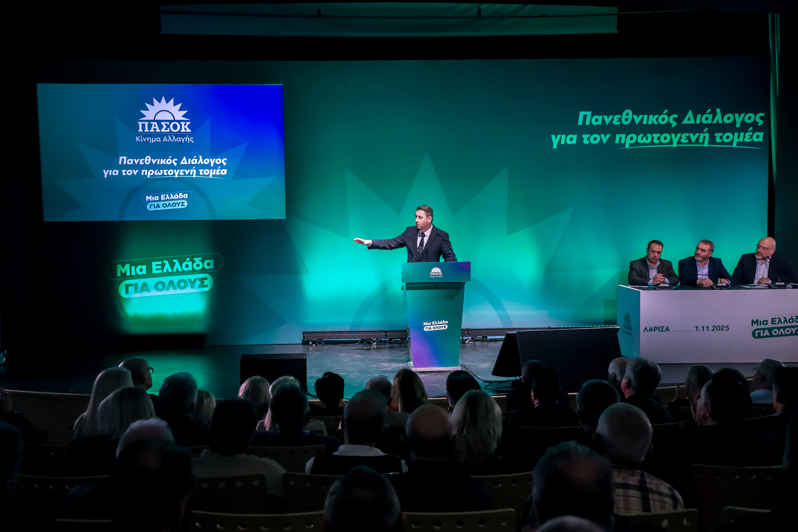 Η «βελόνα» του ΠΑΣΟΚ δεν ξεκολλά με διαπιστώσεις ούτε με συνταγές του χθες