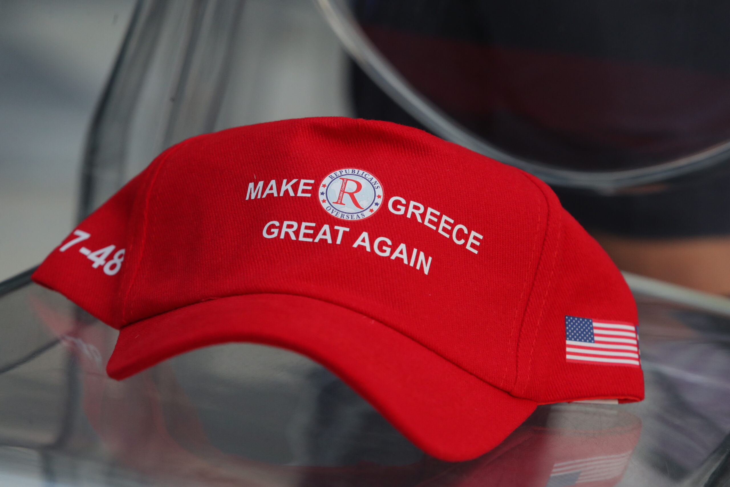 «Άρωμα Τραμπ» στο Ζάππειο με ελληνικά καπελάκια MAGA