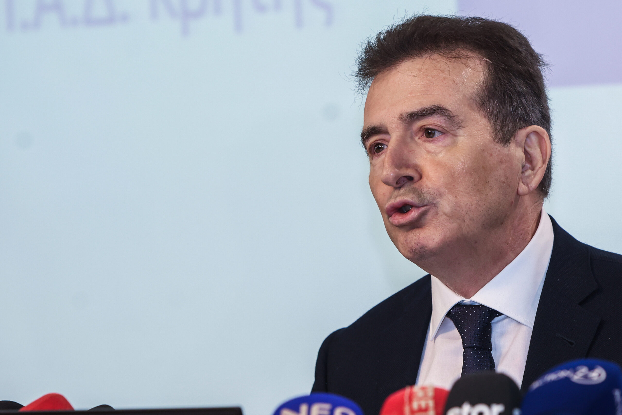 Χρυσοχοΐδης: «Φόνοι δύο δεκαετιών που ήταν ανεξιχνίαστοι, τώρα έχουν εξιχνιαστεί – Εξολοθρεύονται και νέες γενιές εκτελεστών»