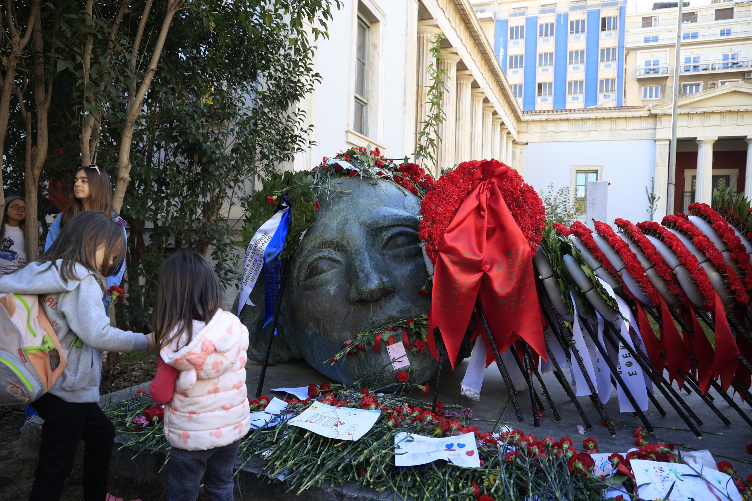 Συνεχίζονται οι εκδηλώσεις για την 52η επέτειο του Πολυτεχνείου – Έκτακτες κυκλοφοριακές ρυθμίσεις