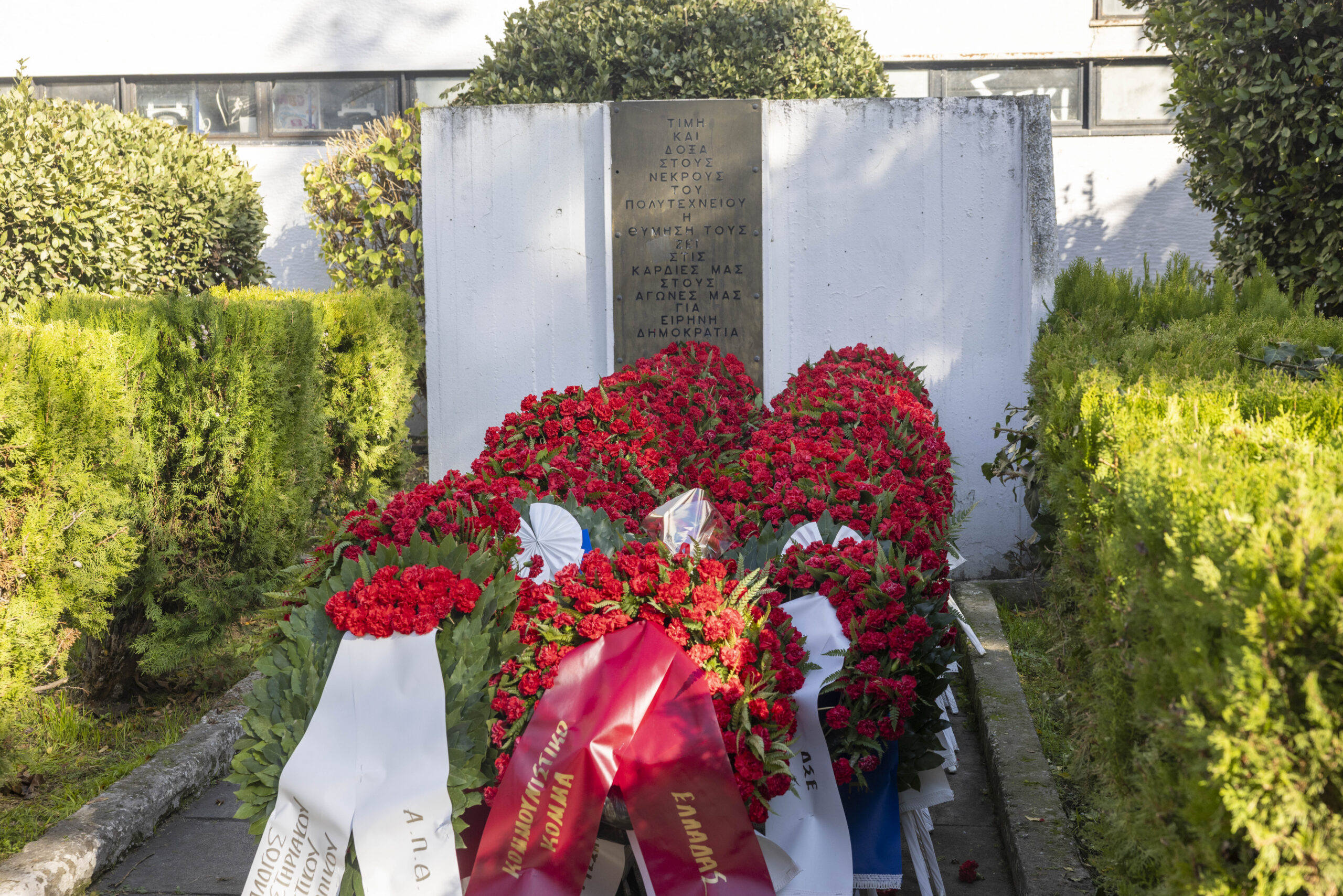 ΠΑΣΟΚ Θεσσαλονίκης στο Πολυτεχνείο: «Η θεσμική συνέχεια και η ιστορία δεν ξαναγράφεται – Την τιμούμε και τη σεβόμαστε»