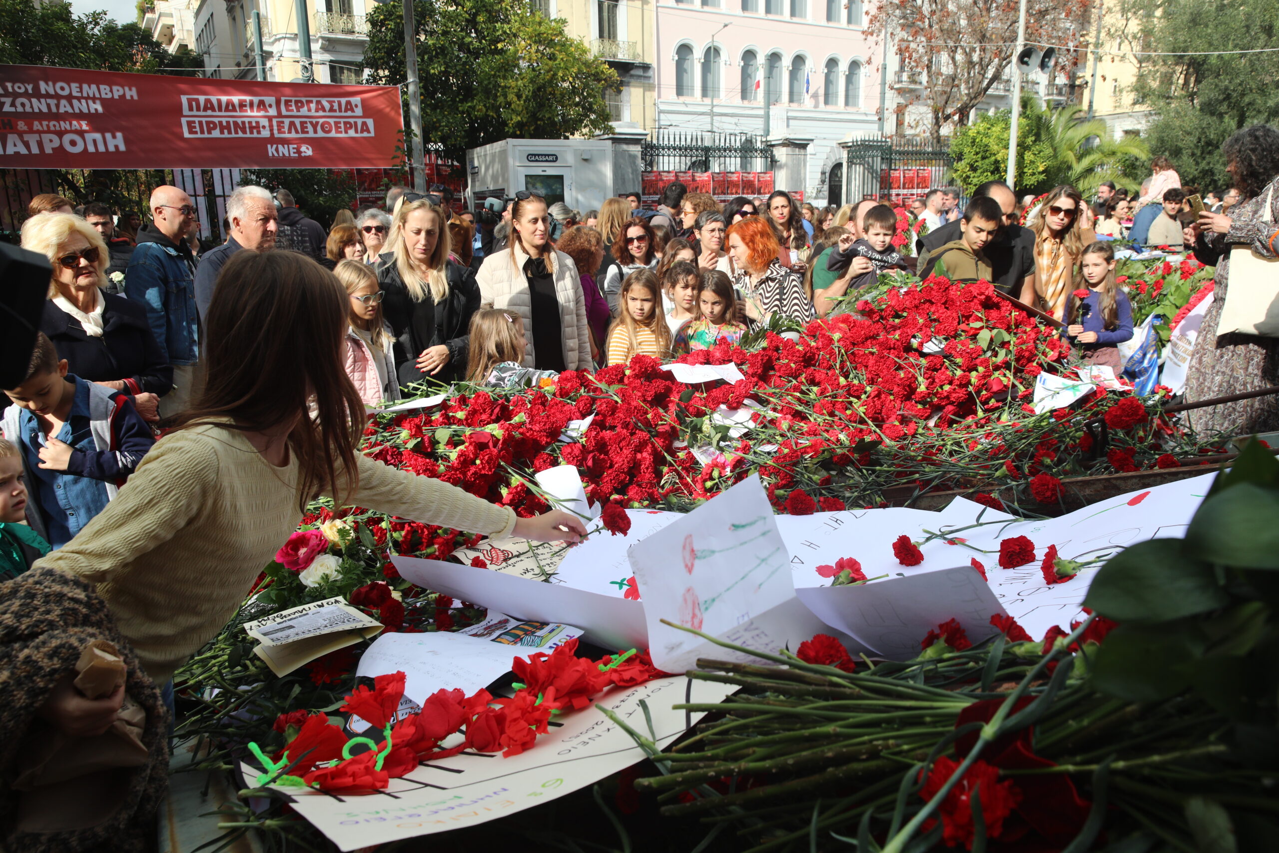 «Φρούριο» η Αθήνα για το Πολυτεχνείο: 5.000 αστυνομικοί σε επιφυλακή – Στις 16:00 η πορεία, ποιοι δρόμοι κλείνουν