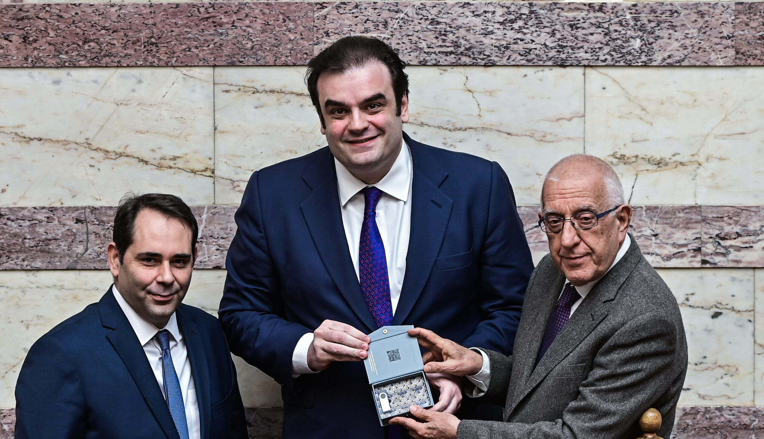 Βουλή: Κατατέθηκε ο προϋπολογισμός του 2026 – Ψηφίζεται στις 17 Δεκεμβρίου