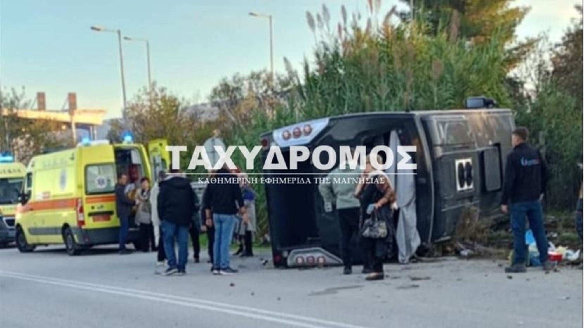 Ανατροπή λεωφορείου στη Μαγνησία: 13 γυναίκες τραυματίστηκαν σε εκδρομή προσκυνήματος – Ο οδηγός πήγε να αποφύγει ζώο