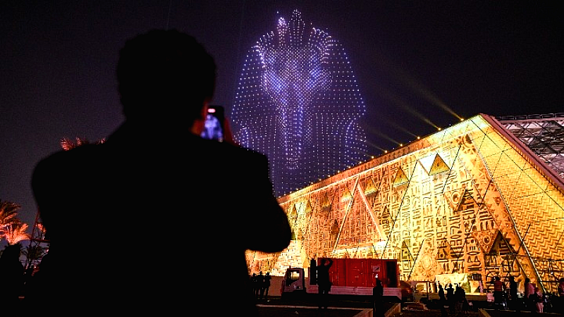 Αίγυπτος: Φαραωνικό θέαμα στο Κάιρο για τα εγκαίνια του Μεγάλου Αιγυπτιακού Μουσείου