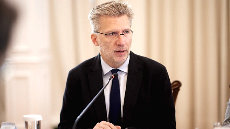 Η αντιπολίτευση και η μάχη για ένα ανύπαρκτο ταχυδρομικό μοντέλο