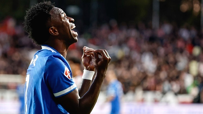 Ο Βινίσιους αλλάζει στάση: έτοιμος για νέα συμφωνία με τη Ρεάλ