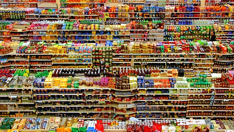 Απειλή για τη δημόσια υγεία η παγκόσμια αύξηση στην κατανάλωση υπερεπεξεργασμένων τροφίμων