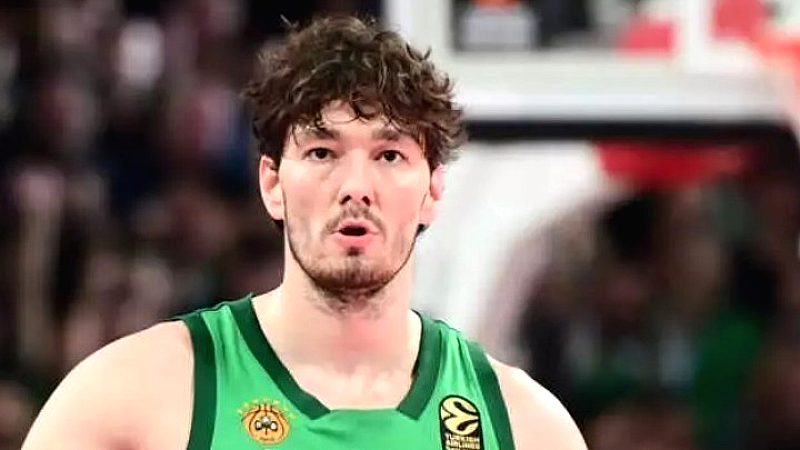 Αποχώρησε με τραυματισμό στον αστράγαλο ο Οσμάν