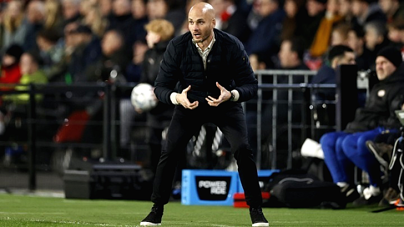 Αλλαγές στη Βόλφσμπουργκ: Αποχώρησε ο Πολ Σιμόνις