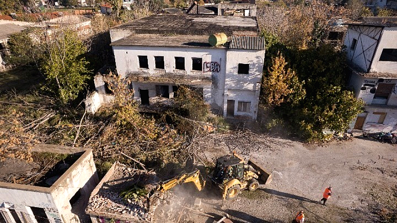 Κατεδάφιση επικίνδυνων κτισμάτων στο πρώην εργοστάσιο ΑΓΝΟ: Σύμφωνα με τον Δήμο Παύλου Μελά, είναι απολύτως νόμιμη