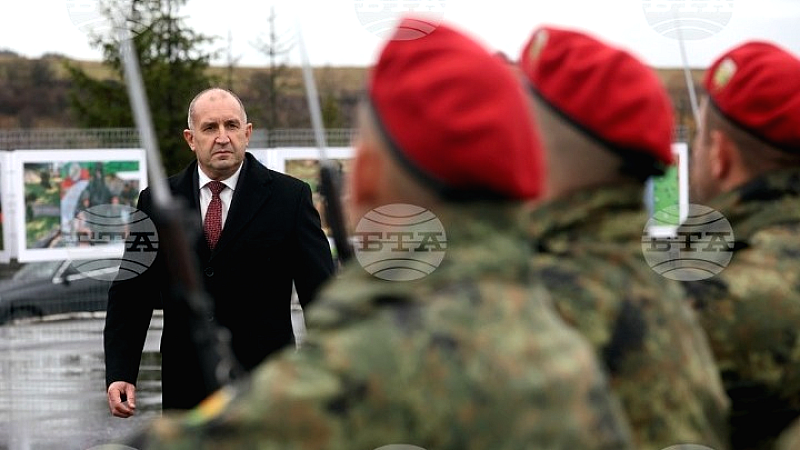 ΒΤΑ: Ομιλία του προέδρου Ράντεφ για την Ημέρα του Στρατού Ξηράς, φόρος τιμής στους πεσόντες στον σερβοβουλγαρικό πόλεμο