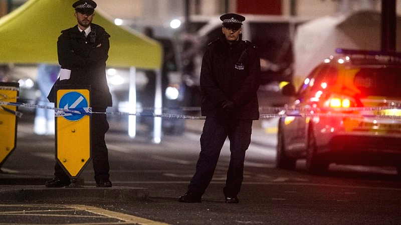 Δέκα μαχαιρωμένοι σε τρένο στη Βρετανία: Δύο συλλήψεις και έρευνες σε εξέλιξη