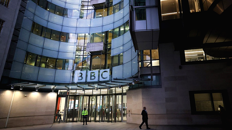Βρετανία: Ο αποχωρών γενικός διευθυντής του BBC εκθειάζει την αξία της δημοσιογραφίας του δικτύου