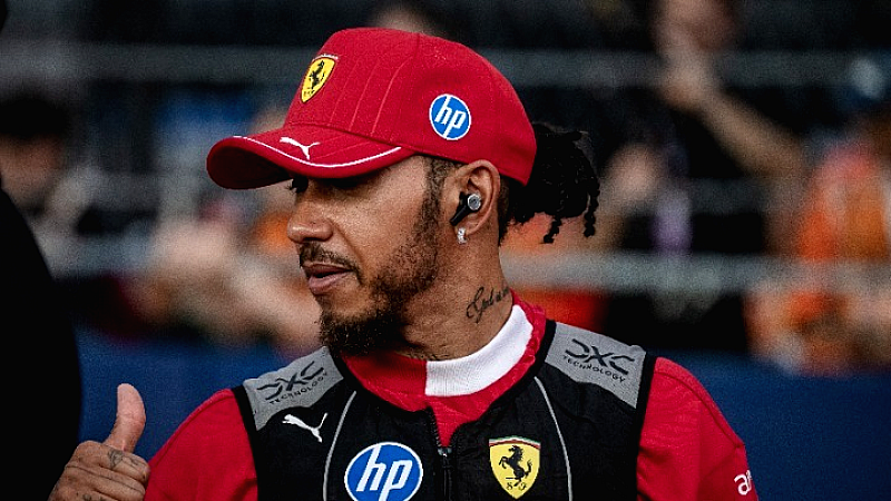 Χάμιλτον: «Η συνεργασία μου με τη Ferrari είναι μακροχρόνια»