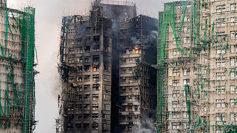 Χονγκ Κονγκ: Συνεχίζεται η μάχη κατά της φλόγας – Τουλάχιστον 55 θάνατοι και δεκάδες αγνοούμενοι