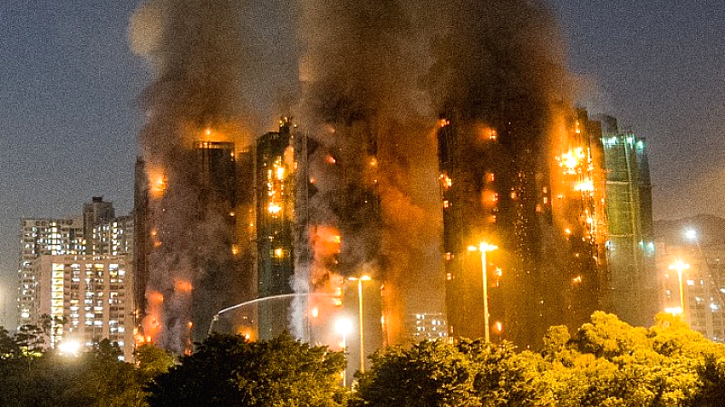 Χονγκ Κονγκ: Τραγική πυρκαγιά με τουλάχιστον 36 θύματα και εκατοντάδες αγνοούμενους