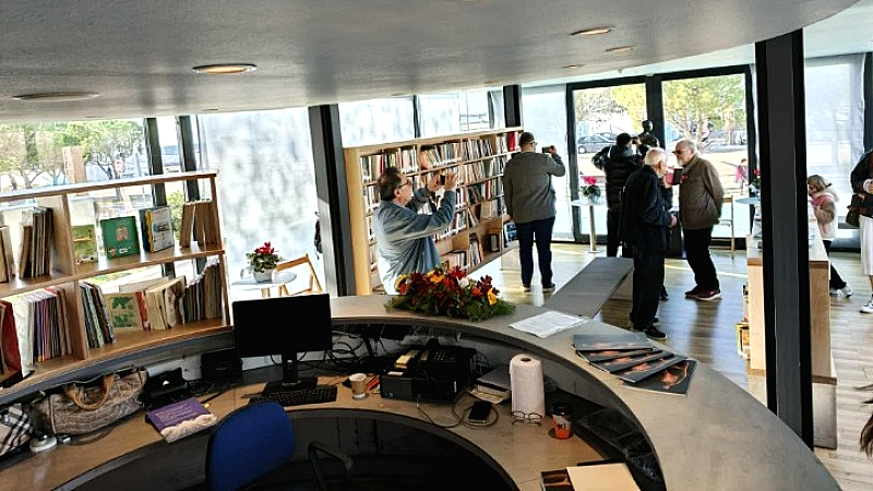 Εγκαινιάστηκε η γυάλινη δημοτική βιβλιοθήκη με θέα στον Θερμαϊκό κόλπο