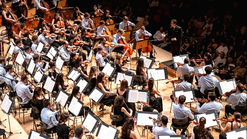 Ελληνική Συμφωνική Ορχήστρα Νέων: Μια συναυλία με Λ. Καβάκο και Τ. Γαβριηλίδη-Πέτριν στο Μέγαρο Μουσικής Αθηνών