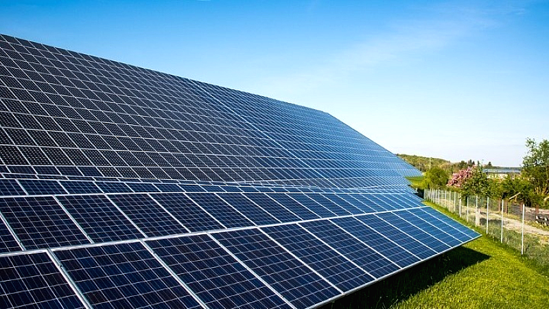 Η Κίνα επενδύει σε ηλιακή ενέργεια: το νέο Σινικό Τείχος