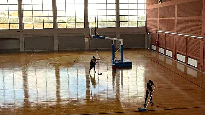 Εντατικοί ρυθμοί ανακαίνισης στο Κλειστό Γυμναστήριο Σπάτων (pics)