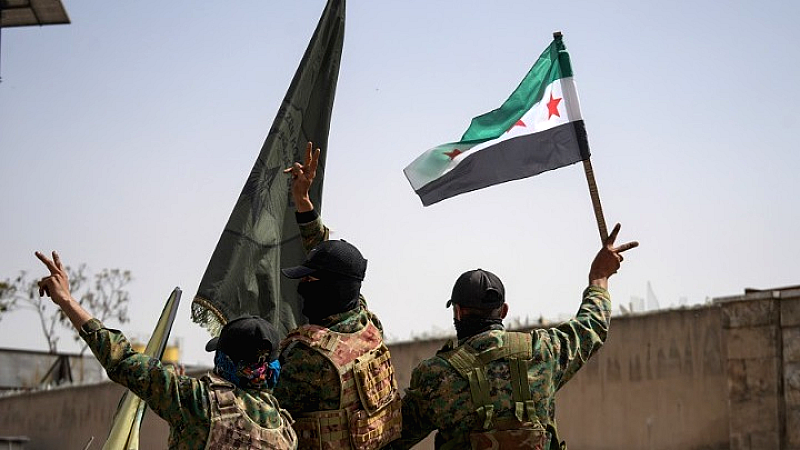 Συριακές επιχειρήσεις κατά του Ισλαμικού Κράτους πριν τη συνάντηση Σάρα – Τραμπ