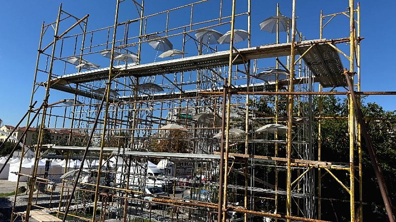 Επαναφορά των 18 Ομπρελών στη Νέα Παραλία της Θεσσαλονίκης μετά τις εκτεταμένες επισκευές